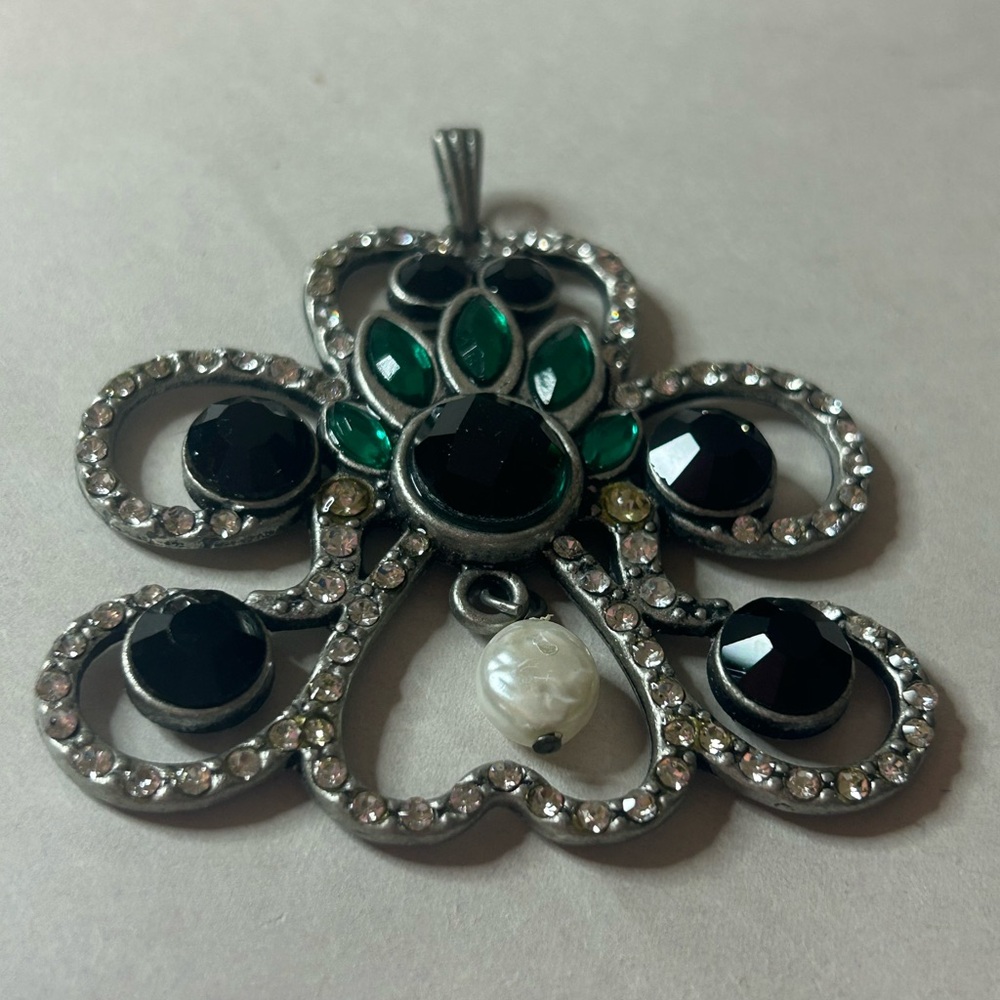 Vintage-Inspired Silver Tone Pendent